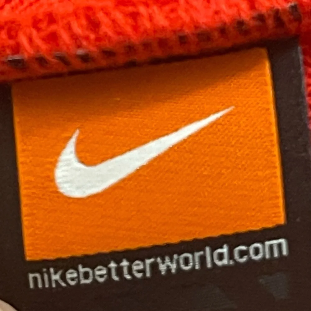 VTG NIKE Embroidered NCAA New Mexico Lobos Cuffed Beanie